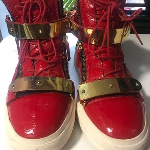🔥 GIUSEPPE ZANOTTI RED LEATHER GOLD BANDS SOME VISIBLE WEAR ON GOLD BAND